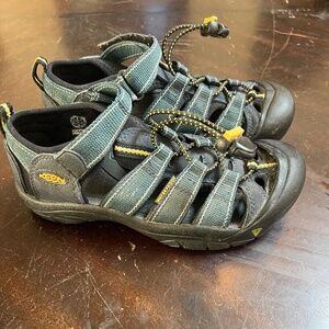 Keen boys sandals water shoes blue size 3